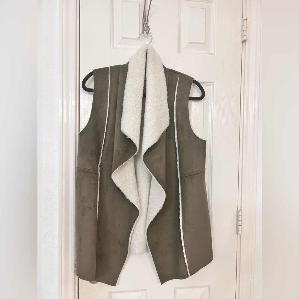 Susina Faux Shearling Suede Brown Vest Size Medium